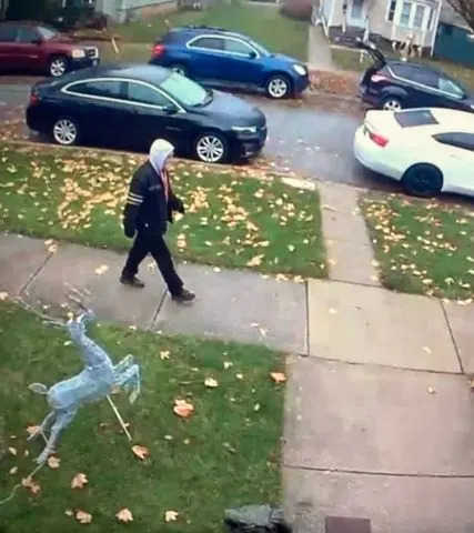 Illinois Dad, 59, Vanishes After Refusing Medical Care Following Crash; Troubling Footage Spurs Community Search - Image 2