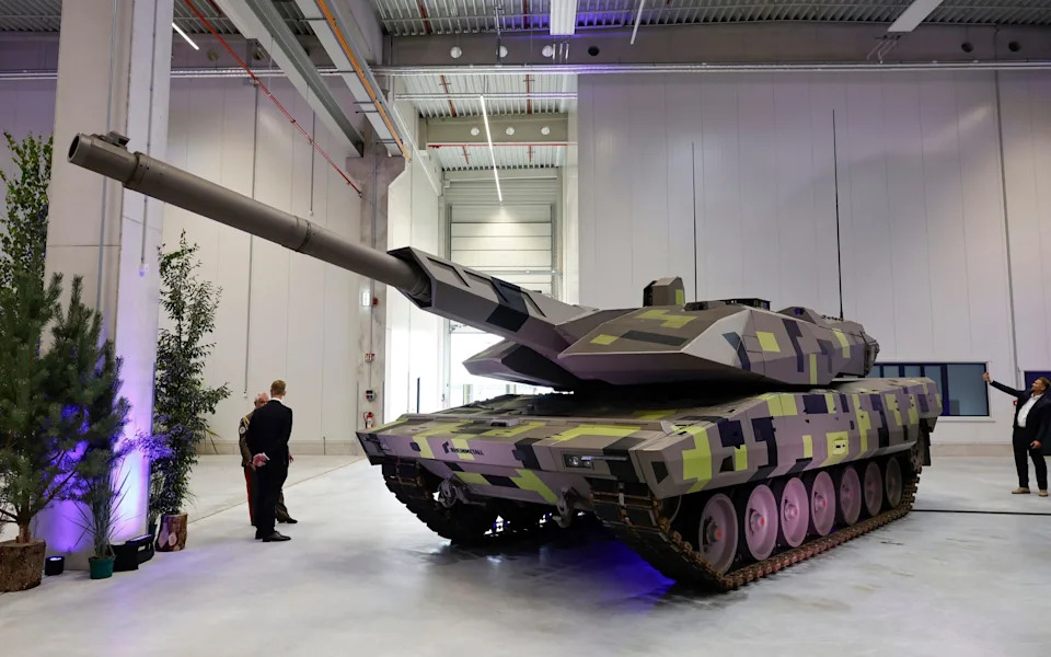 German MPs Sent Tank-Shaped Advent Calendars by Rheinmetall, Sparking Outcry Over ‘Militarisation’ of Christmas - Image 1