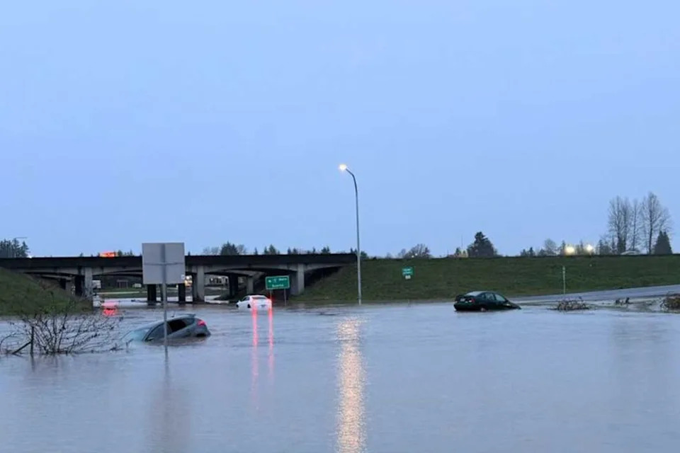 Dozens Rescued as Atmospheric Rivers Push Washington Rivers to Major Flood Stage; Evacuations Possible - Image 1