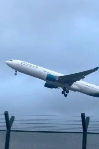 Heart-Stopping Video: Two Planes Abort Dublin Landings as Storm Bram Whips 80 mph Gusts - Image 1