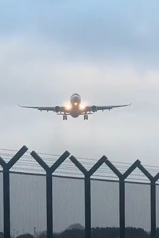 Heart-Stopping Video: Two Planes Abort Dublin Landings as Storm Bram Whips 80 mph Gusts - Image 2