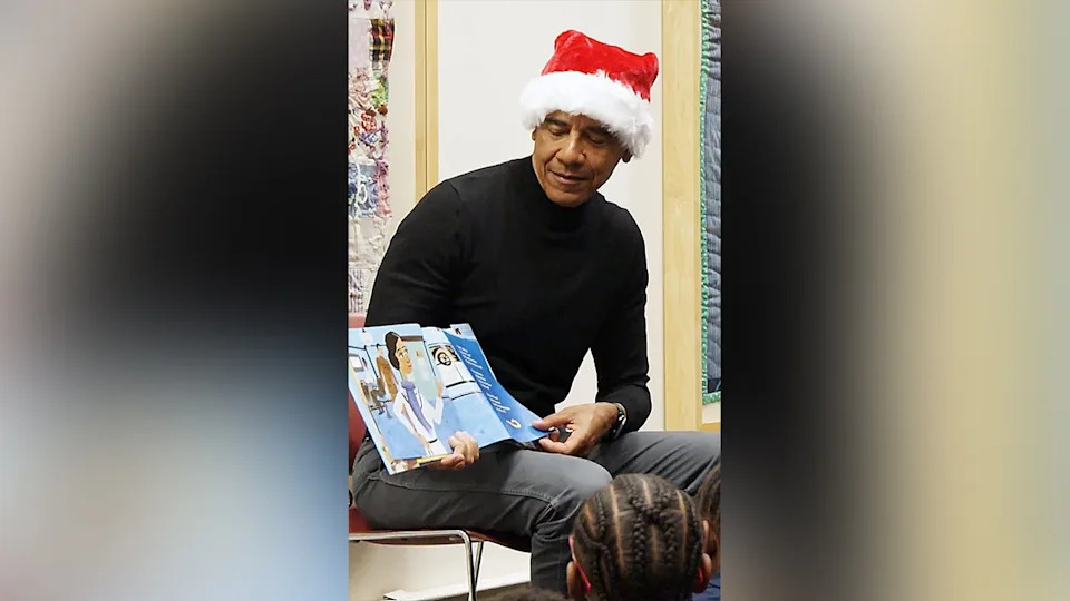 Obama Surprises Chicago Students in Santa Hat, Reads Story at Bessie Coleman Library — Previews New Obama Center Branch - Image 2