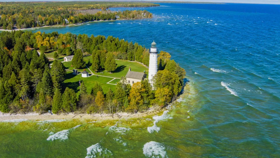 10 American Lakes So Deep Their Floors Are Still a Mystery - Image 11