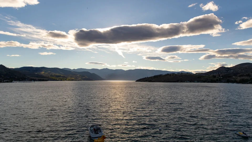 10 American Lakes So Deep Their Floors Are Still a Mystery - Image 4