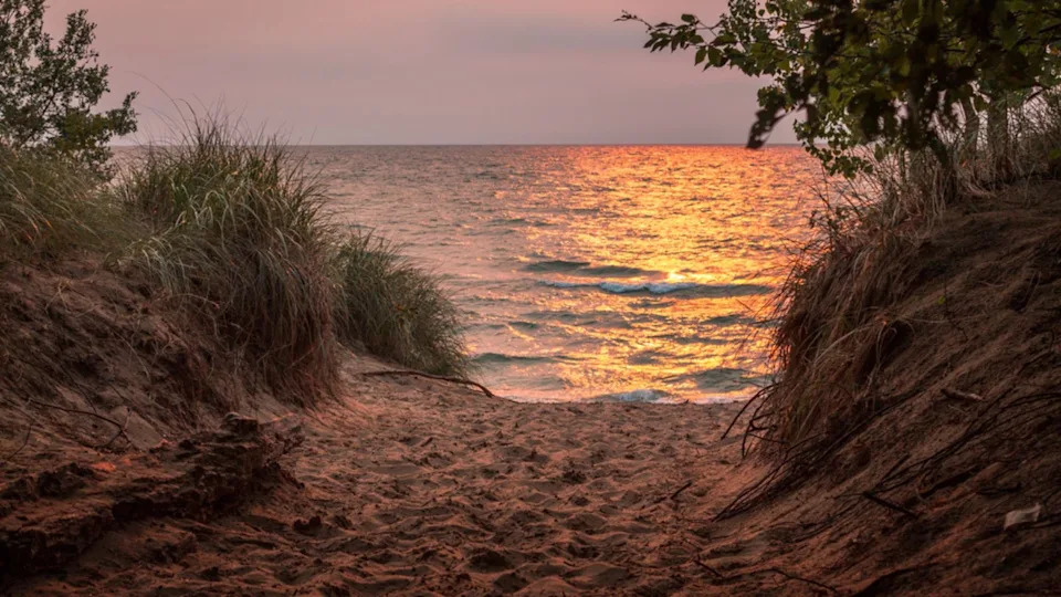 10 American Lakes So Deep Their Floors Are Still a Mystery - Image 7