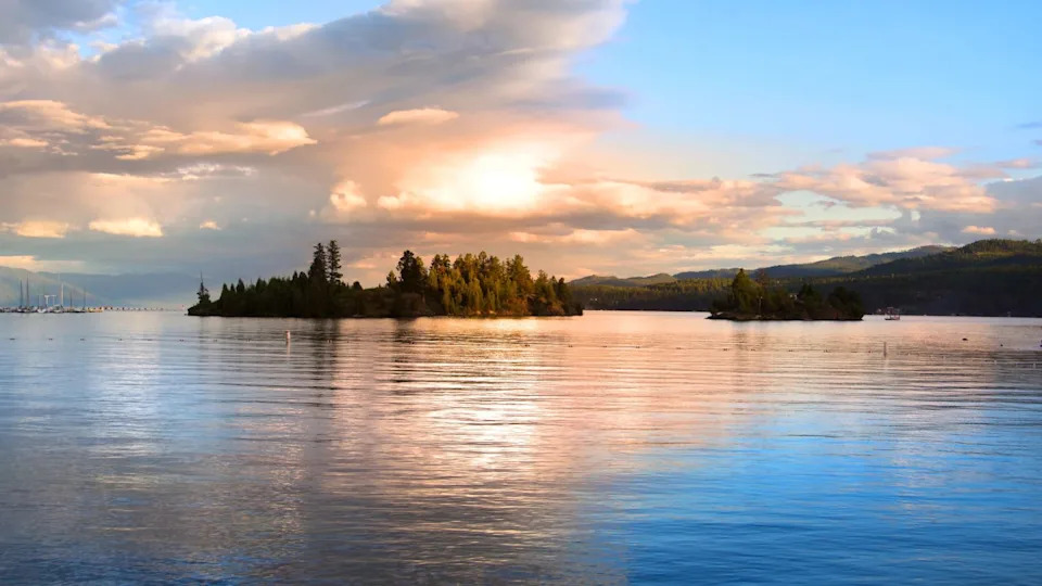 10 American Lakes So Deep Their Floors Are Still a Mystery - Image 8