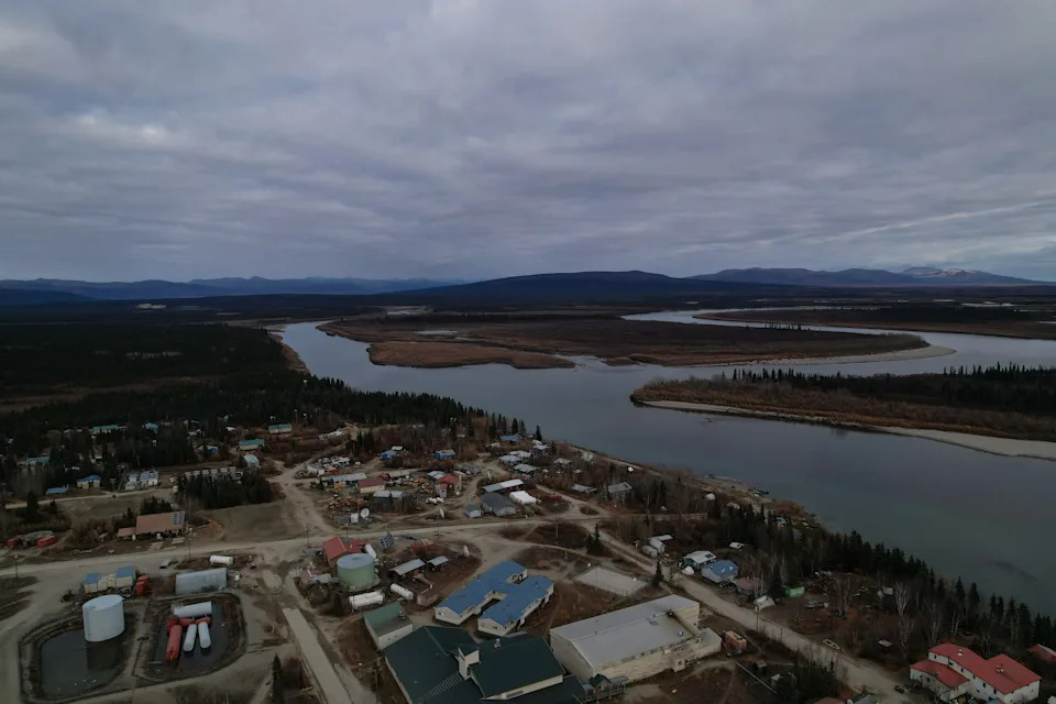 Ambler’s Crossroads: A 211‑Mile Mining Road Tests Alaska’s Arctic Communities and Wildlife - Image 1