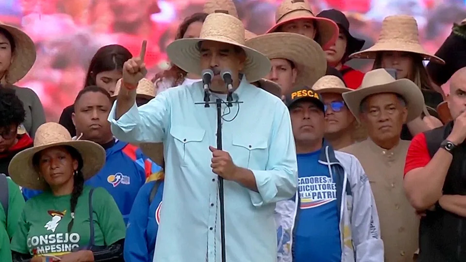 Maduro Brandishes Bolívar's Sword, Dances and Vows to 'Smash the Teeth' of the 'North American Empire' as U.S. Seizes Tanker - Image 1