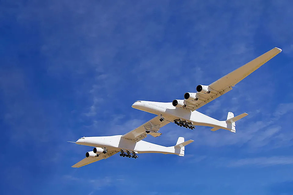 Massive Stratolaunch “Roc” — Wingspan Wider Than a Football Field — Spotted Over California - Image 1