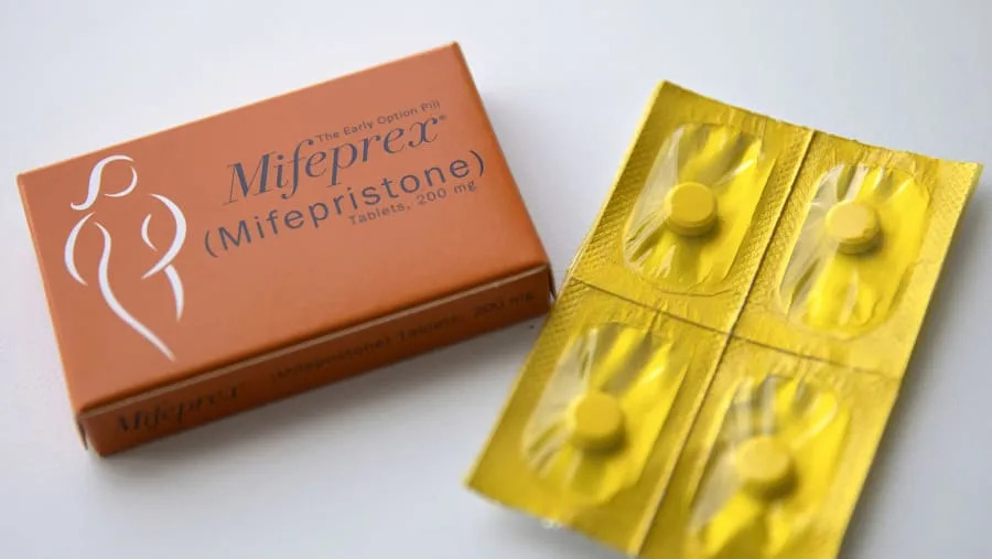 Did Politics Delay The FDA’s Review Of The Abortion Pill? Bloomberg Alleges A Post-2026 Slowdown - Image 1