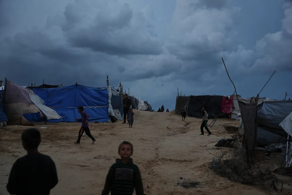 Thunderstorms Flood Gaza Tent Camps, Deepening Hardship for Displaced Palestinians - Image 2