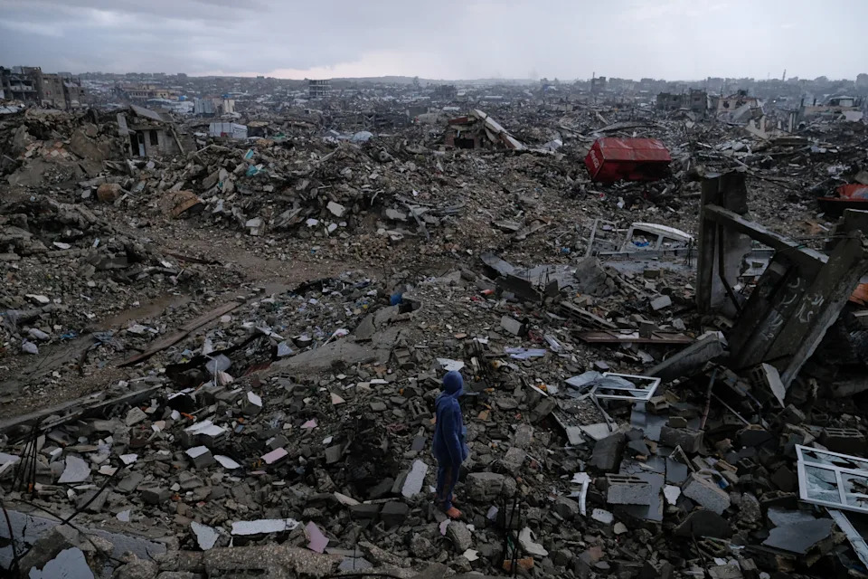 Thunderstorms Flood Gaza Tent Camps, Deepening Hardship for Displaced Palestinians - Image 12