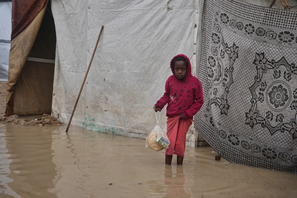 Thunderstorms Flood Gaza Tent Camps, Deepening Hardship for Displaced Palestinians - Image 13