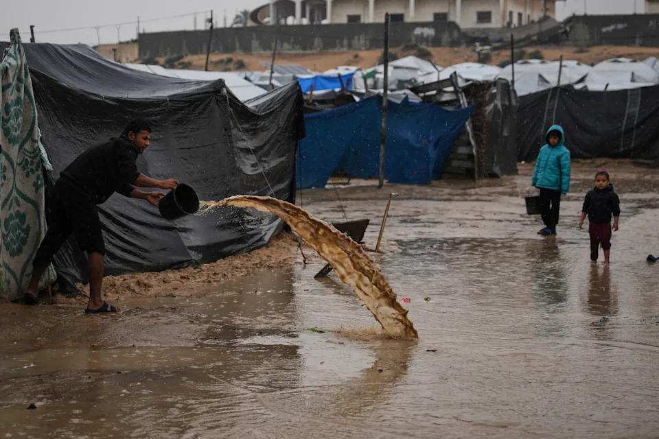 Thunderstorms Flood Gaza Tent Camps, Deepening Hardship for Displaced Palestinians - Image 3