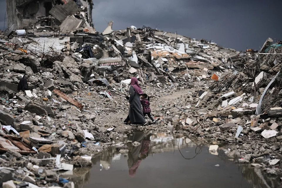 Thunderstorms Flood Gaza Tent Camps, Deepening Hardship for Displaced Palestinians - Image 4