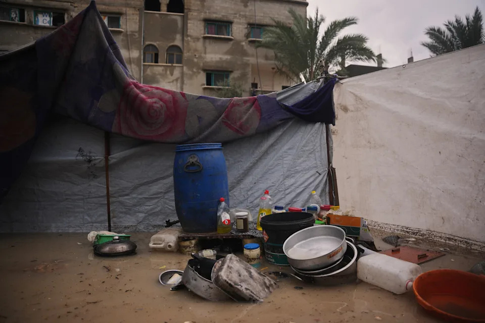Thunderstorms Flood Gaza Tent Camps, Deepening Hardship for Displaced Palestinians - Image 5