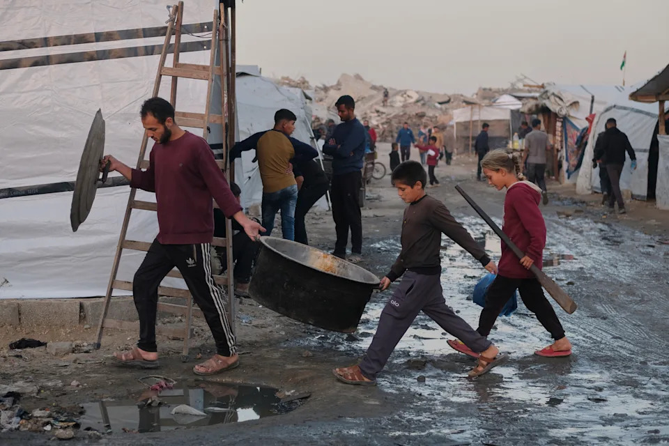 Thunderstorms Flood Gaza Tent Camps, Deepening Hardship for Displaced Palestinians - Image 6