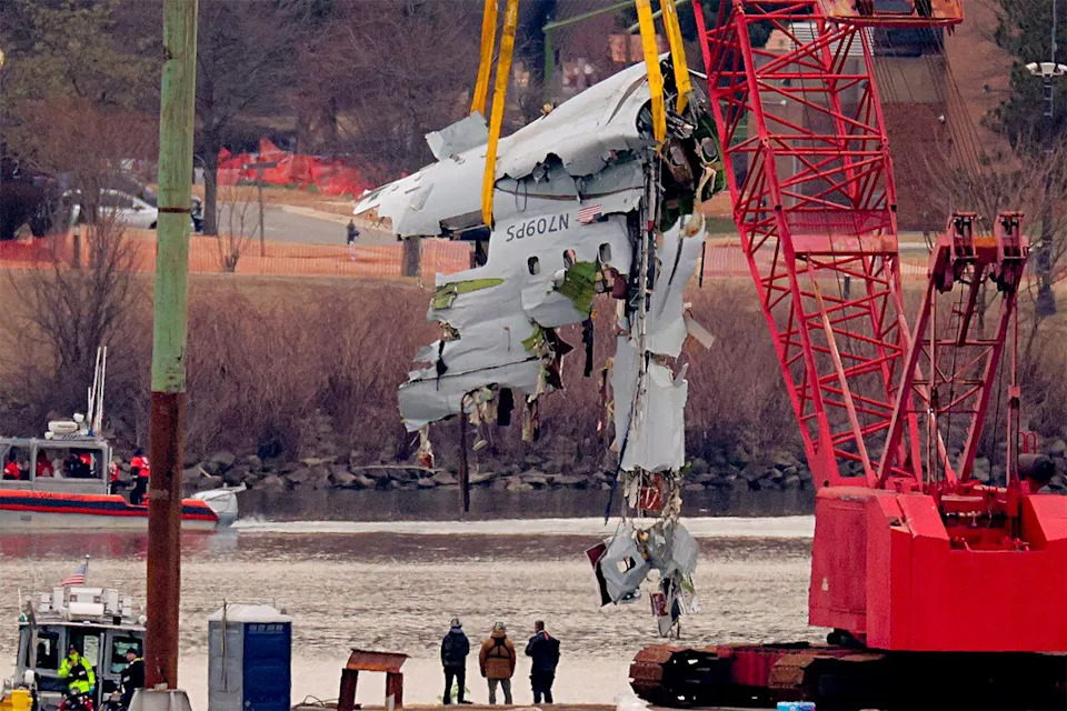NTSB Warns NDAA Aviation Language Could Increase Risk Of Another Deadly Mid‑Air Collision Near D.C. - Image 1