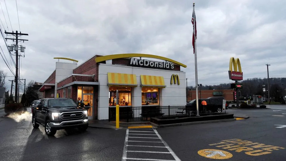 What We Learned at Luigi Mangione’s Pre‑Trial Hearing: Fake ID, Backpack Evidence and an 11‑Minute Bodycam Gap - Image 2