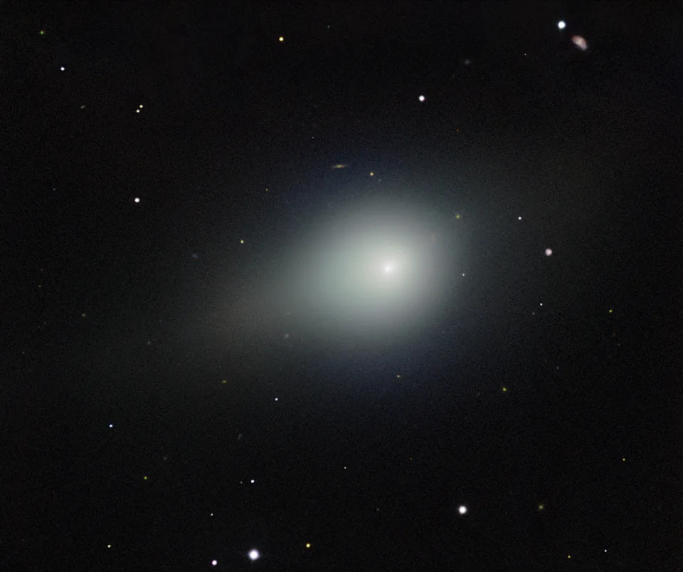 Interstellar Comet 3I/ATLAS Brightens and Turns Green — Gemini Images Suggest New Activity - Image 2