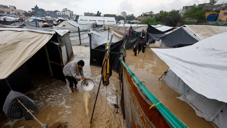 Severe Storms in Gaza Kill 14, Flood Tens of Thousands of Tents; Aid Access Under Scrutiny - Image 1
