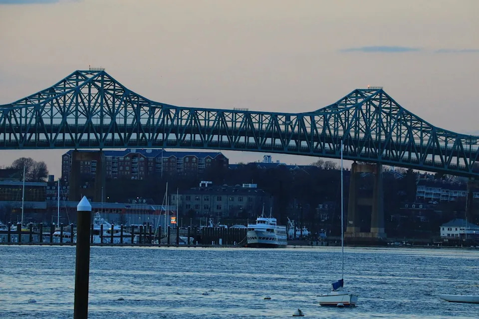 Mass. Trooper Talks Man Off 250‑Foot Tobin Bridge After 90‑Minute Crisis — Bodycam Shows Calm Rescue - Image 1