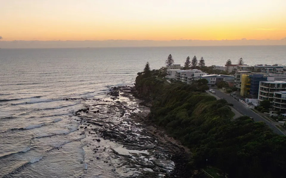 17-Year-Old Dies After Falling Nearly 100 Feet While Taking Sunset Photo at Queensland's Moffat Beach - Image 1