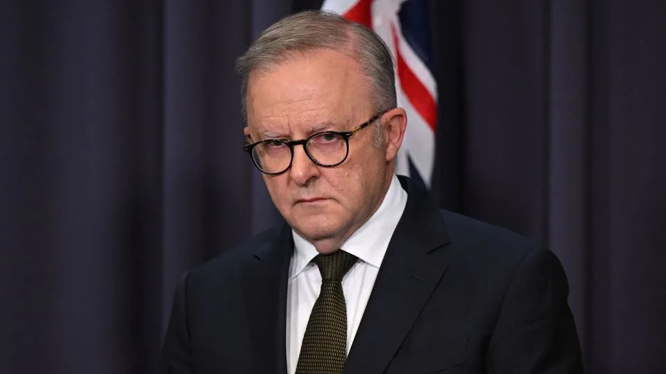 Hanukkah Shadowed by Bondi Beach Terror Attack: Jewish Communities Urged to Stay Vigilant and United - Image 1