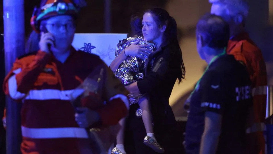 Hanukkah Shadowed by Bondi Beach Terror Attack: Jewish Communities Urged to Stay Vigilant and United - Image 2