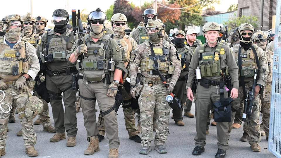 DHS Scales Back High-Profile Raids After Polls Show Public Backlash - Image 2