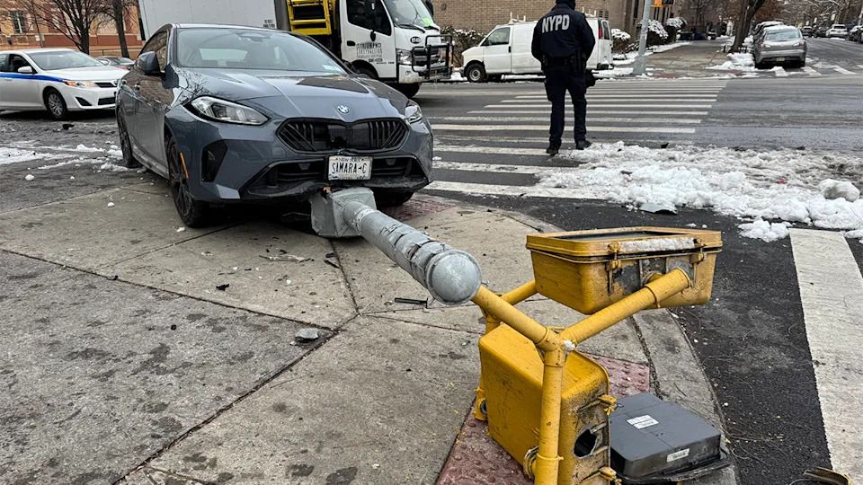 Terrifying Footage: Out‑of‑Control MTA Bus Plows Into Cars Across Six Blocks in the Bronx, Injuring Eight - Image 2