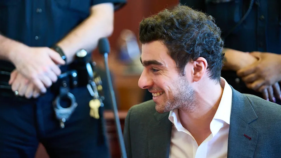 Smiles in Court: Mangione’s Defense Says Pennsylvania Police Violated His Rights After Altoona McDonald’s Arrest - Image 2