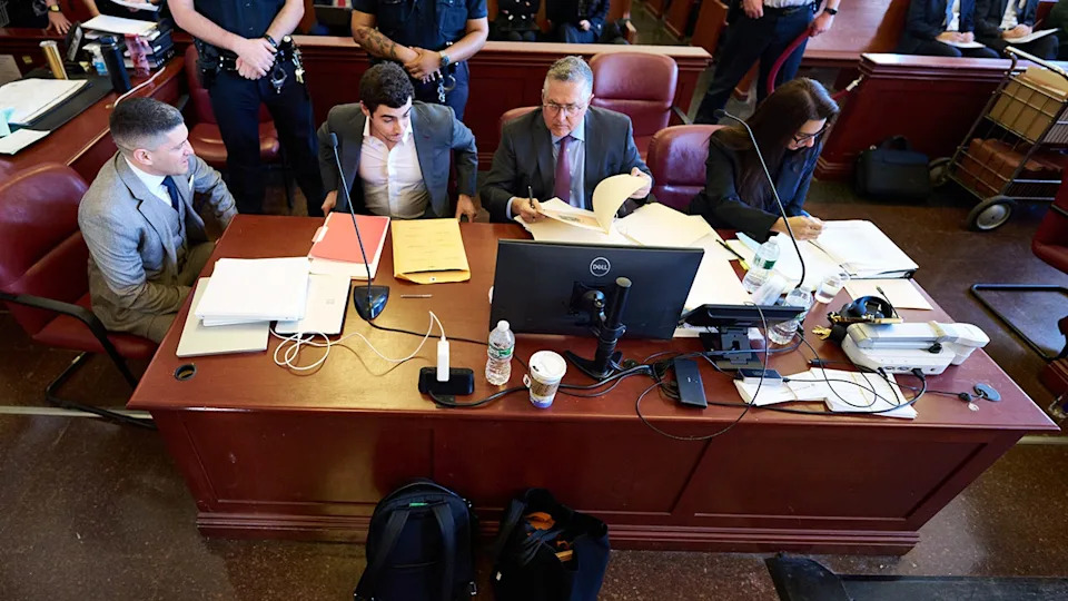 Smiles in Court: Mangione’s Defense Says Pennsylvania Police Violated His Rights After Altoona McDonald’s Arrest - Image 4