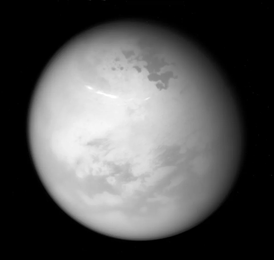 New Analysis Suggests Titan May Lack a Global Buried Ocean — Instead a Deep, Slushy Interior - Image 1