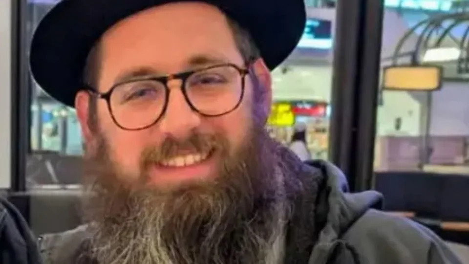 Bondi Beach Hanukkah Attack: At Least 15 Killed Including a 10-Year-Old, Holocaust Survivor and a French National - Image 3