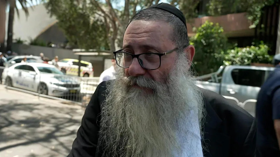 Funerals Begin for Bondi Beach Victims — Sydney Community Mourns as Probe Continues - Image 1