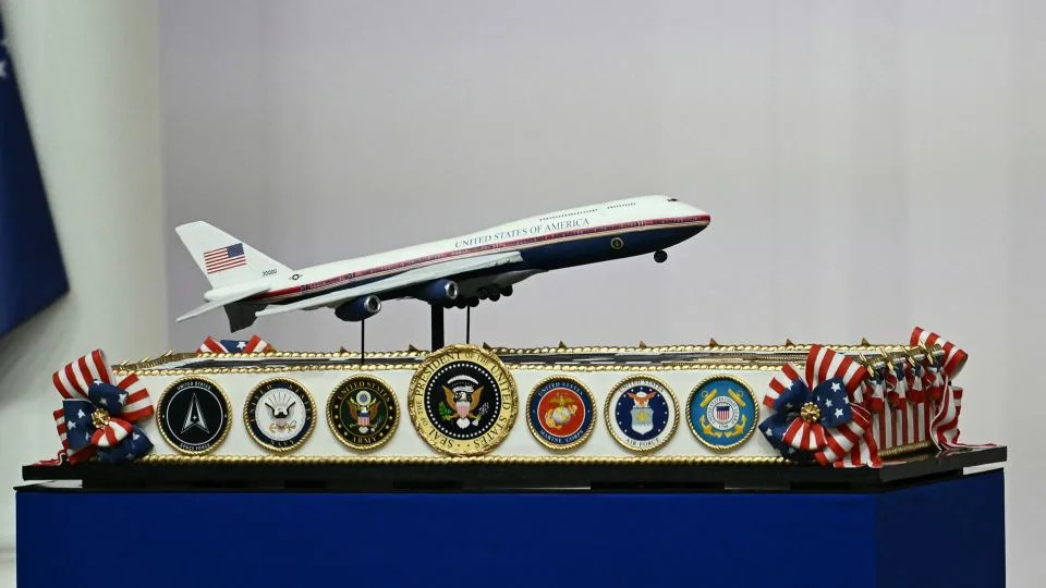 DHS’s New Boeing 737 Echoes Trump’s Jet — Possible Link To Repainting Firm Raises Questions - Image 1