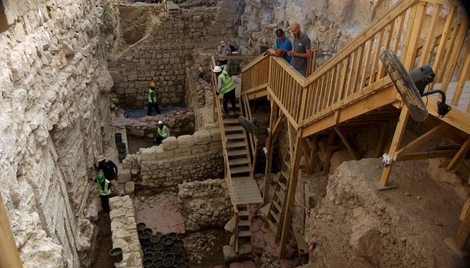 1,300-Year-Old Lead Medallion With Seven-Branched Menorah Unearthed Near Jerusalem’s Temple Mount - Image 1