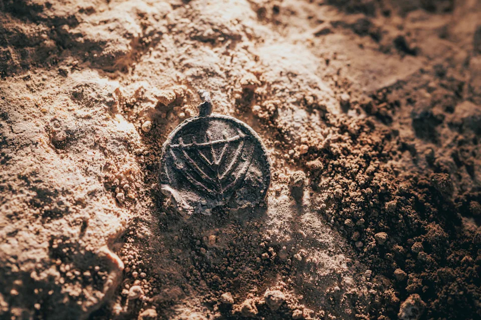 1,300-Year-Old Lead Medallion With Seven-Branched Menorah Unearthed Near Jerusalem’s Temple Mount - Image 2