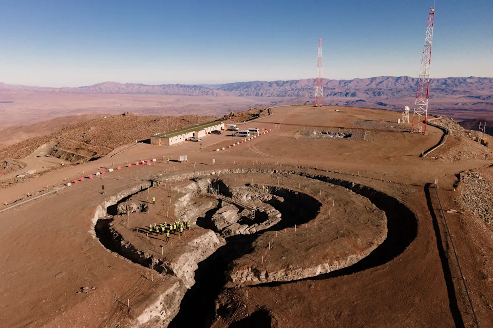 Stunning Space Photography of the Year: Webb’s Einstein Ring, Giant Magellan Rising, Lunar Firsts and More - Image 2