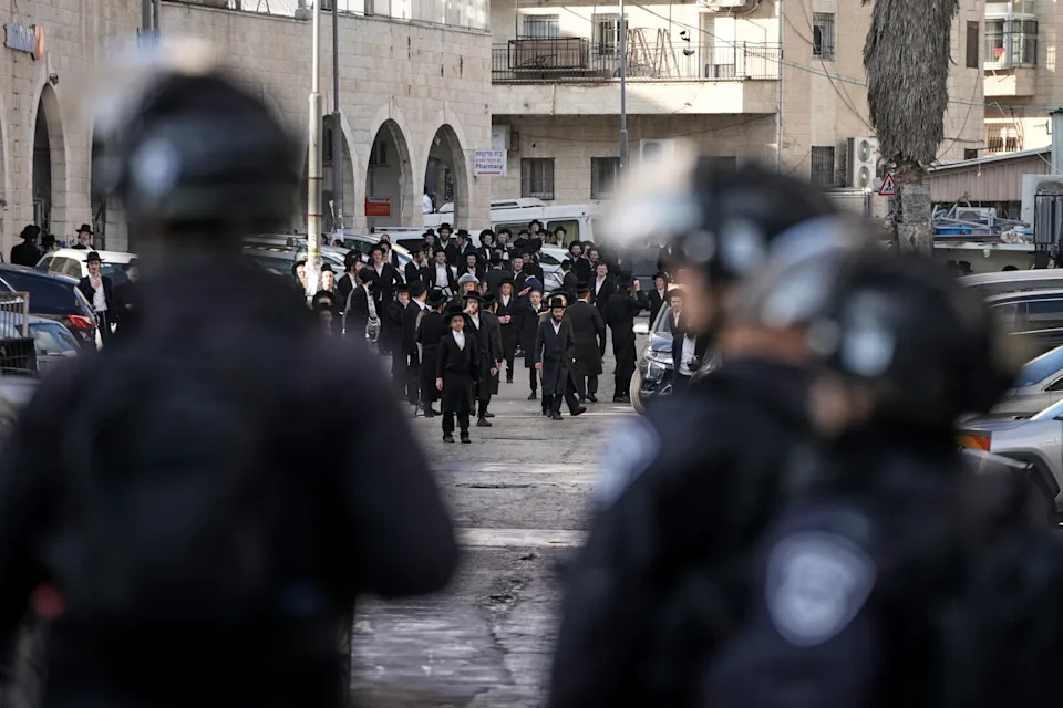 Parking Ticket Sparks Violent Clash in Jerusalem Ultra‑Orthodox Quarter; 13 Officers Injured - Image 4