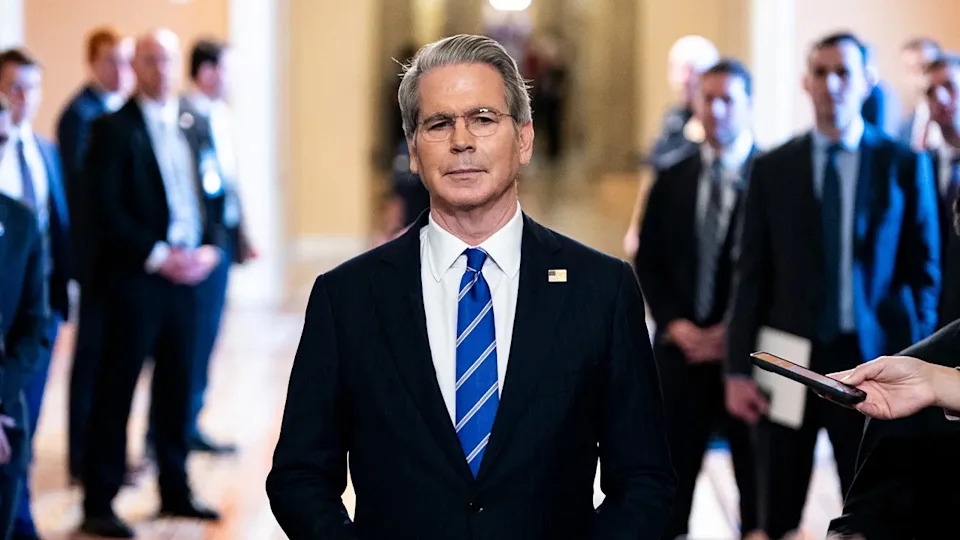 CODEPINK Confronts Treasury Secretary Scott Bessent at D.C. Restaurant, Accusing Him of 'Blood on Your Hands' - Image 2