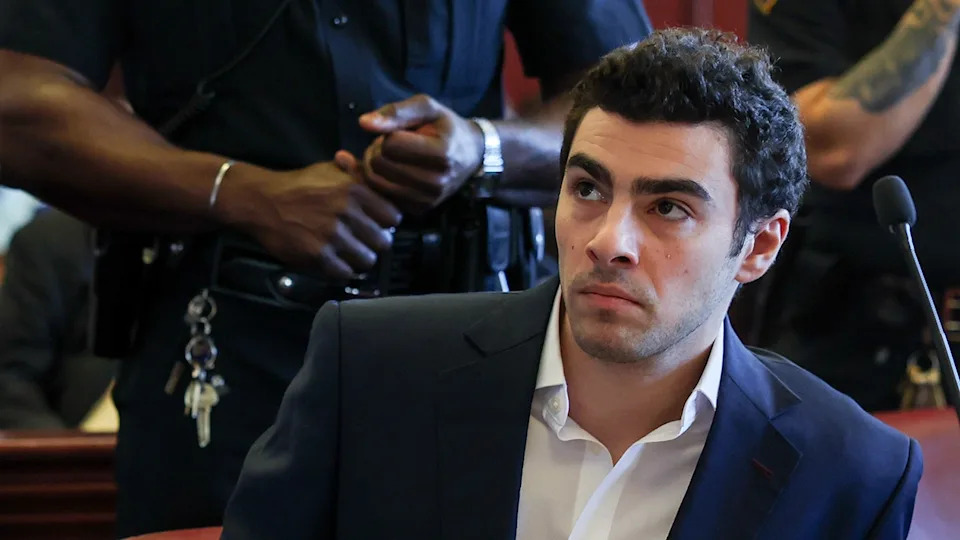 Defense Says NYPD, Prosecutors Repeated False Quote From Suspect’s Mother As Judge Weighs Evidence in Mangione Case - Image 1