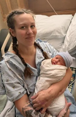 Flagler County Deputies Surprise Incarcerated Mother With Baby Shower Before She Gives Birth to Healthy Son - Image 2