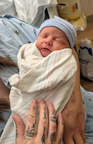 Flagler County Deputies Surprise Incarcerated Mother With Baby Shower Before She Gives Birth to Healthy Son - Image 3