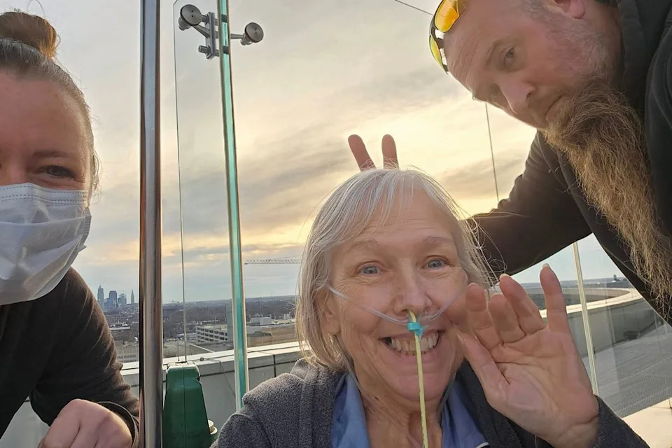 Wildlife Rescuer Receives Double Lung Transplant After Decades of Bird Exposure - Image 6