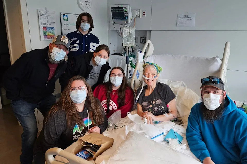 Wildlife Rescuer Receives Double Lung Transplant After Decades of Bird Exposure - Image 7