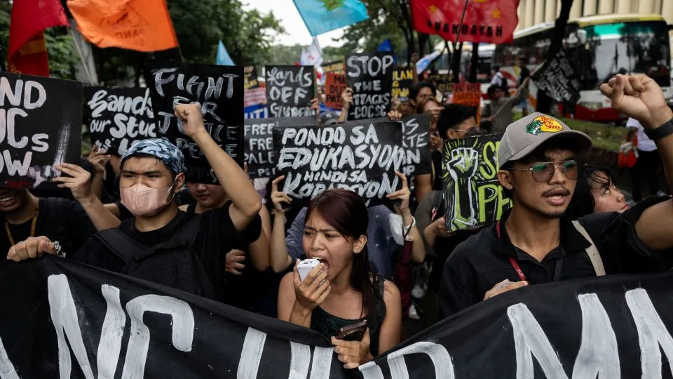 Billions Meant for Flood Defenses Looted as Typhoon Kills Hundreds in Philippines - Image 2