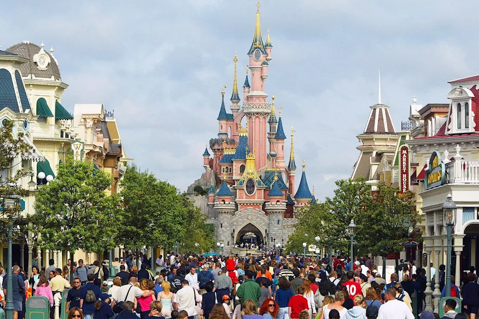Disneyland Paris Left Littered as Cleaning Staff Pound Bins in Protest Over 'Unrealistic' Goals - Image 1