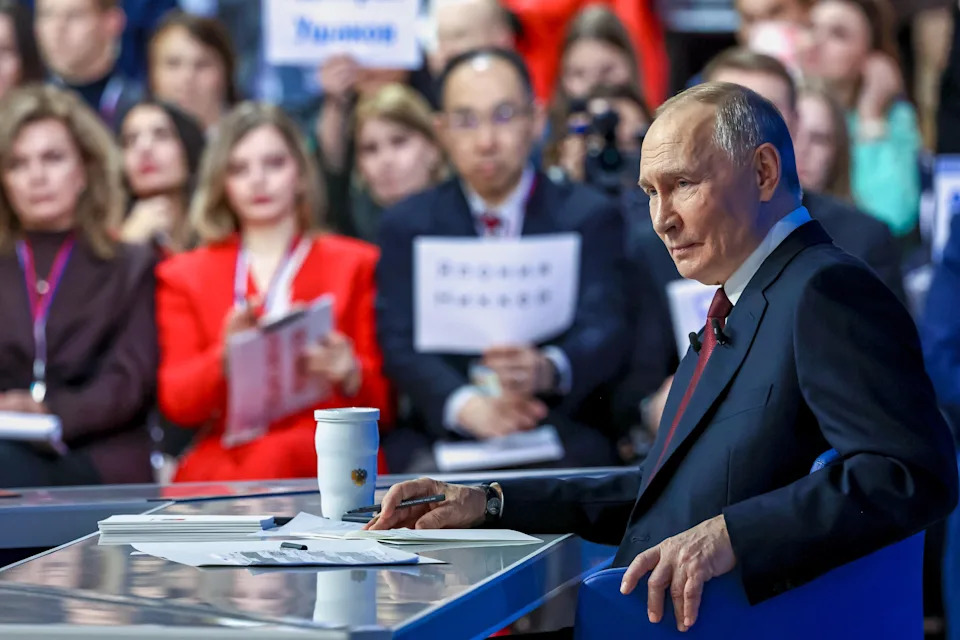 Journalist Proposes to Girlfriend Live During Putin's 4½-Hour Year-End News Conference - Image 1